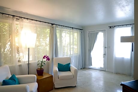 One-Bedroom King Suite with Bay View