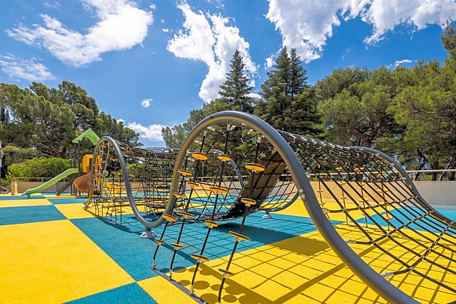 Alemaris Resort