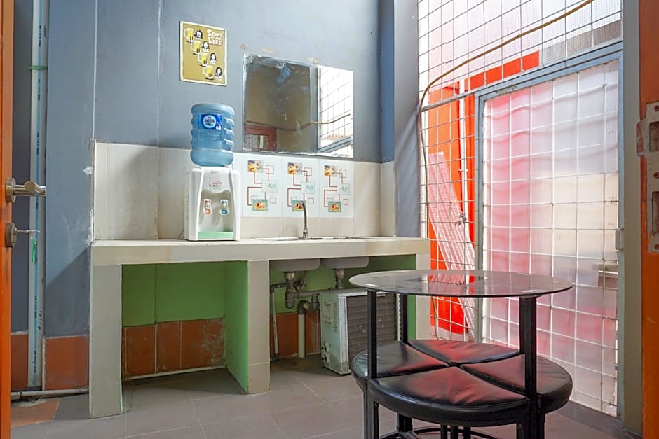 RedDoorz near Kemang Square