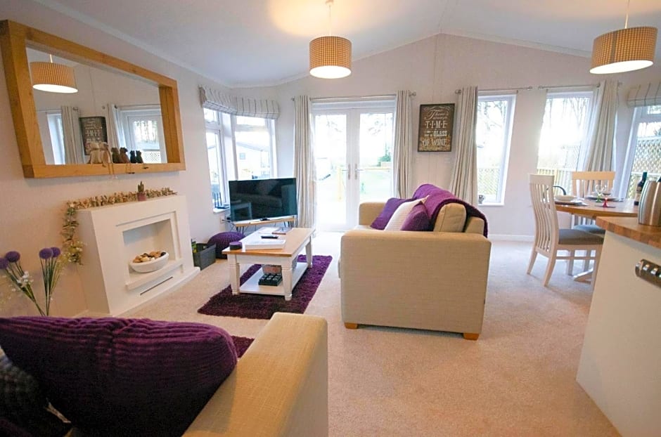 Hollicarrs - Long Lane Lodge