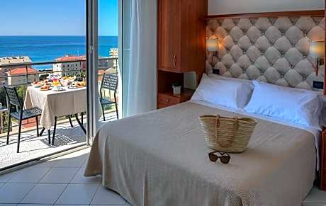 Deluxe Double Room with Sea View