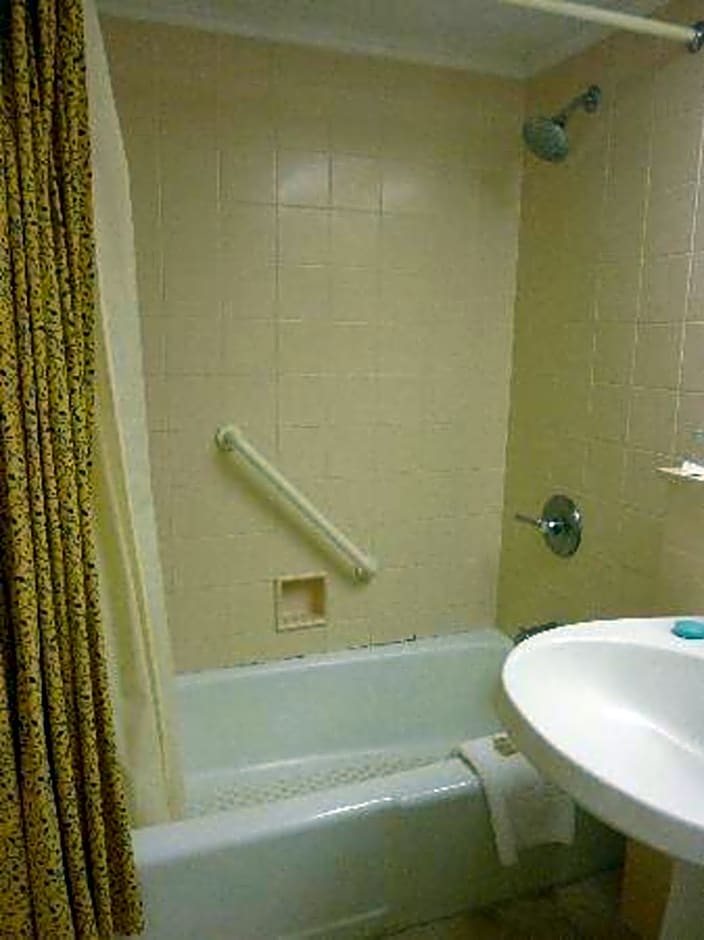 Photo 1 of 2 of 1 Queen Bed, Beachfront