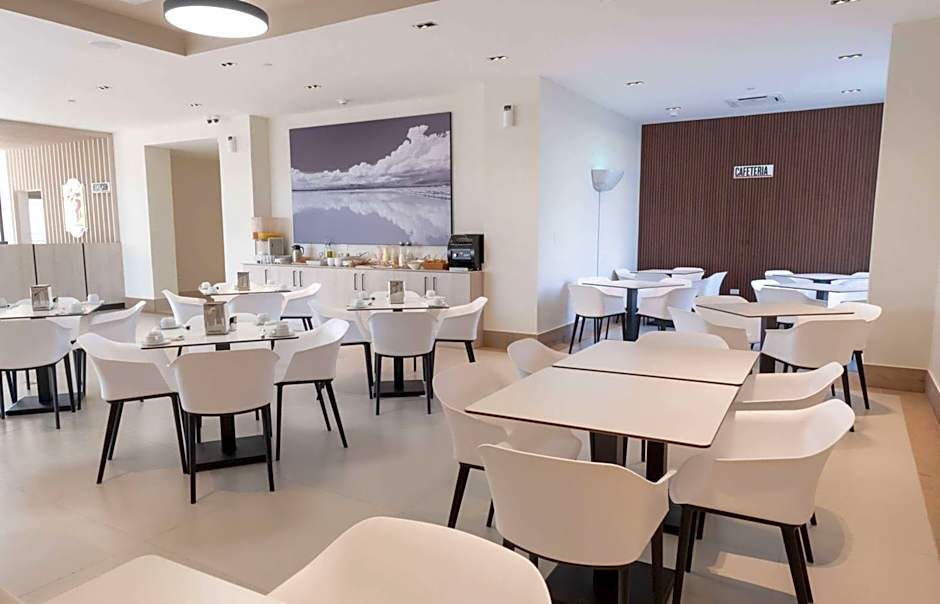 Super 8 by Wyndham Manzanillo