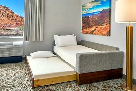 King Suite with River View and Trundle Sofa