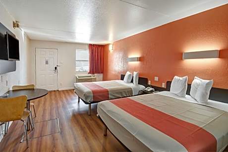 Queen Room with Two Queen Beds - Smoking