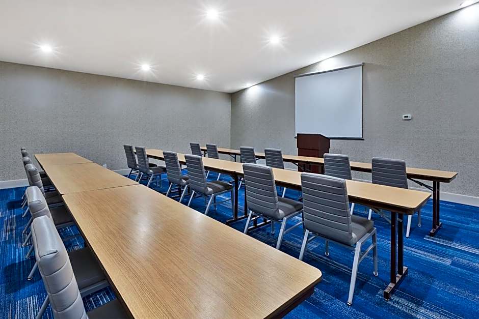 Holiday Inn Express Detroit-Warren/General Motors Technology Center By IHG