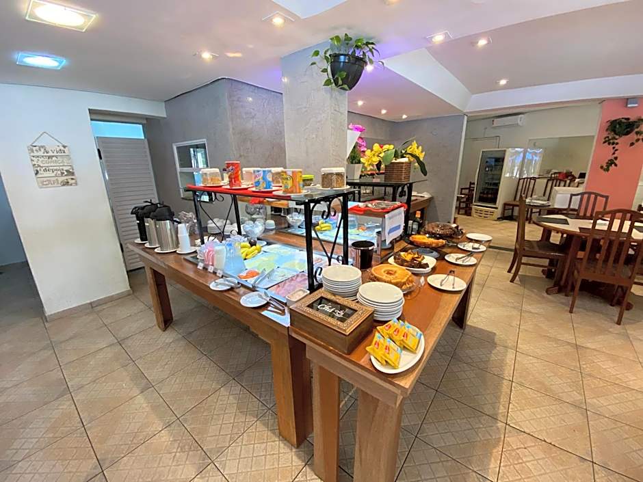 Flat estudio 110 Amarilis Riviera de São Lourenço, 03 piscina climatizada, serviço de hotelaria, limpesa e troca de toalhas diária, carregador veiculo elétrico e servico de praia finais de semana WiFi 500