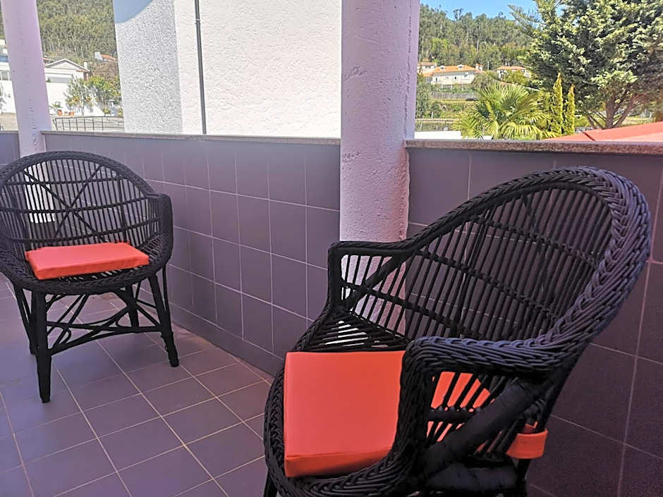 Leonchic - Guest House com Piscina de Água Salgada