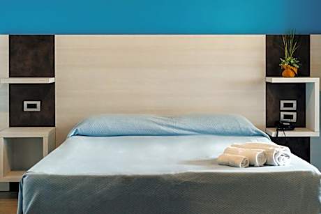 Deluxe Double Room with Balcony and Sea View