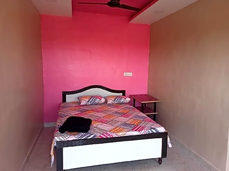 Swami Om Bhakt Niwas(Resort)