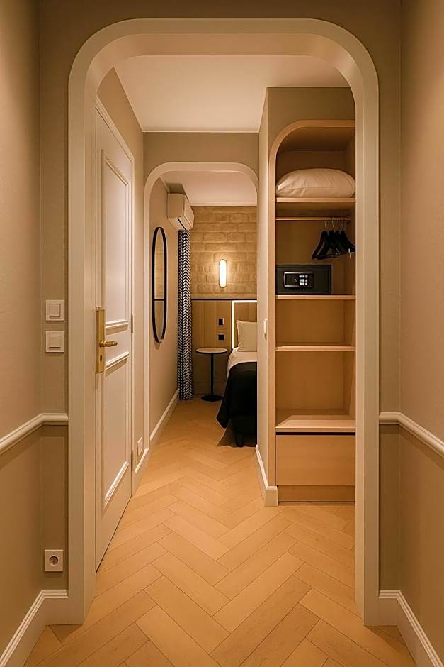 Photo 1 of 9 of Junior Suite