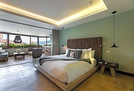 SPICE (Junior Suite, 1 King bed + Teppanyaki grill)