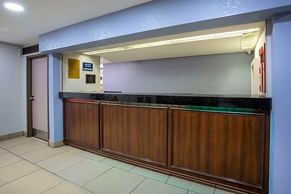 Travelodge by Wyndham Fort Wayne North – Fort Wayne, IN
