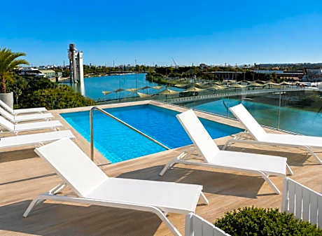 Ribera De Triana Hotel