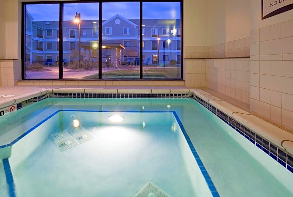 Staybridge Suites Milwaukee West-Oconomowoc By IHG