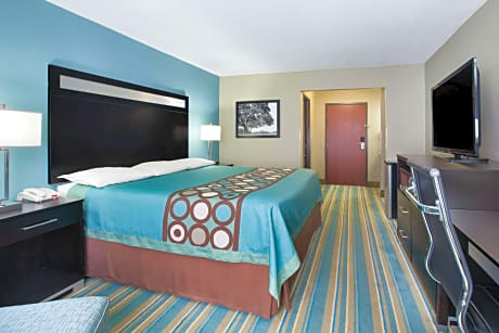 1 King Bed Non-Smoking