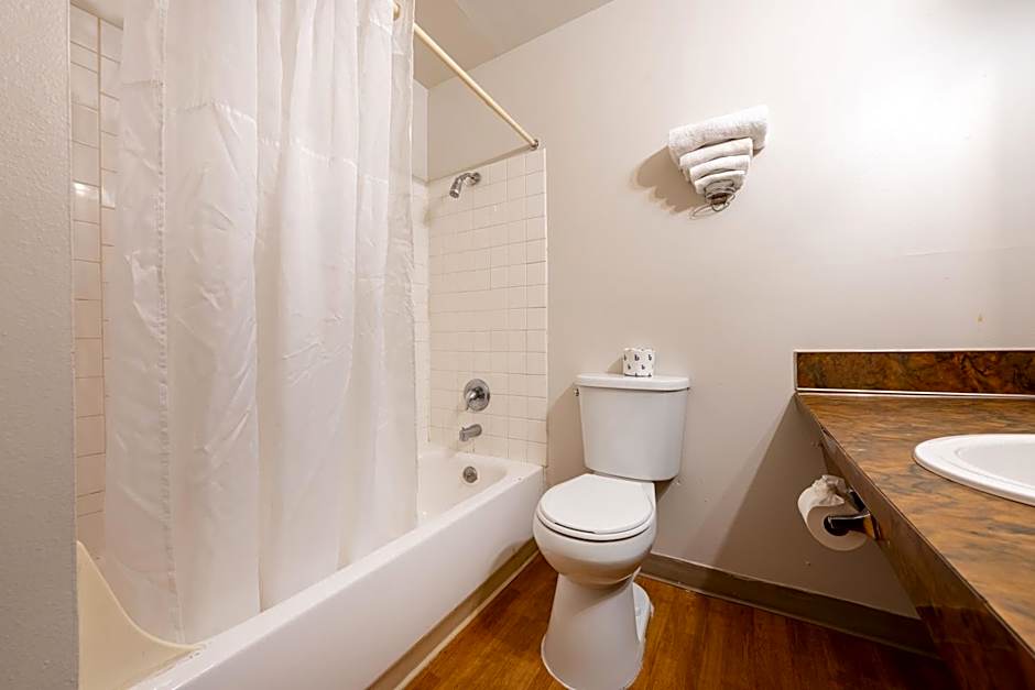 Best Value Inn by OYO Portland OR South East