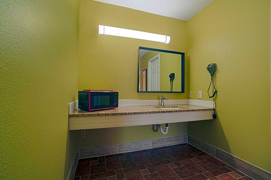 Aransas Bay Inn & Suites Corpus Christi by OYO
