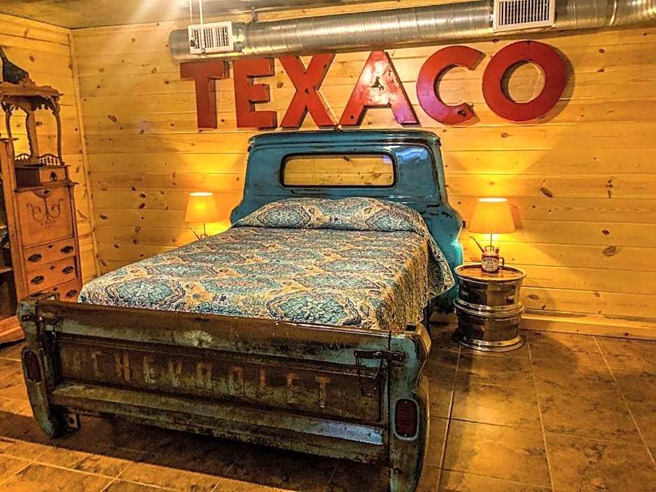 Samantha's Timber Inn