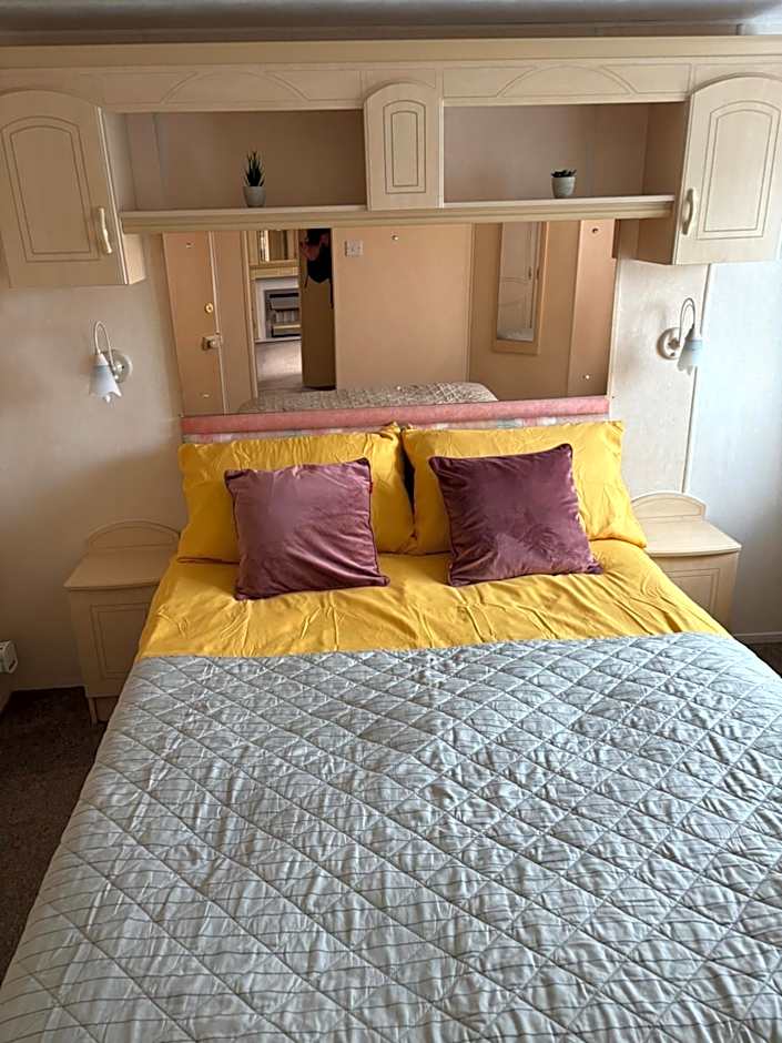 Haven on the Hill 2 Bed Caravan with Town Views of Aberystwyth F7