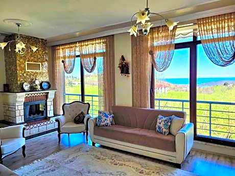 Trabzon Araklı'da Deniz Manzaralı Müstakil Villa