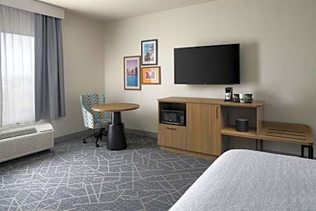 1 King Bed-Sofabed-Nonsmoking