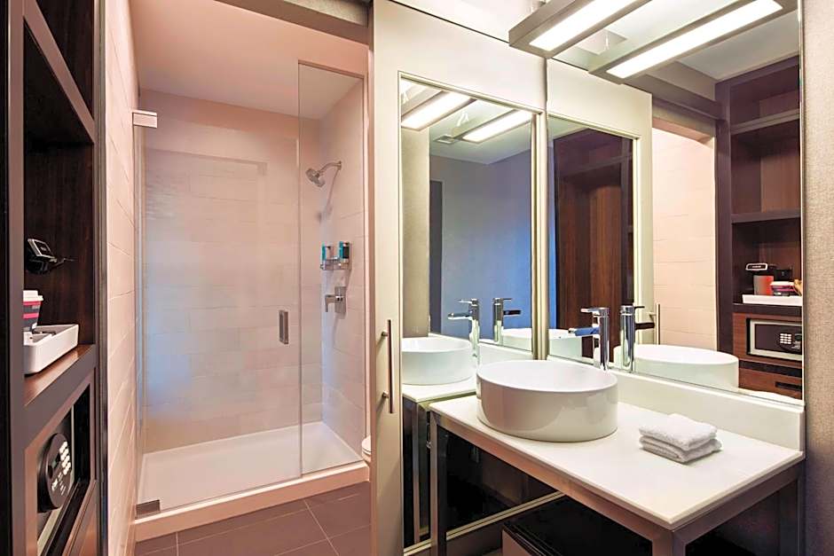 Aloft Boston Seaport District