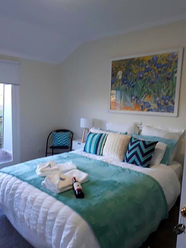 Photo 1 of 7 of 1 Queen Bed, Balcony