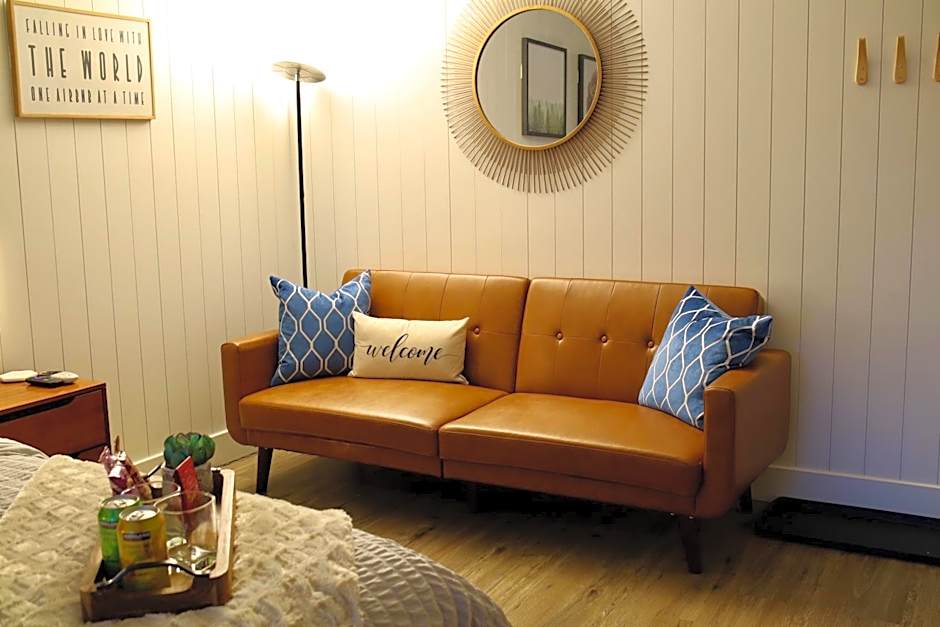 Mid-Century Gem w/King