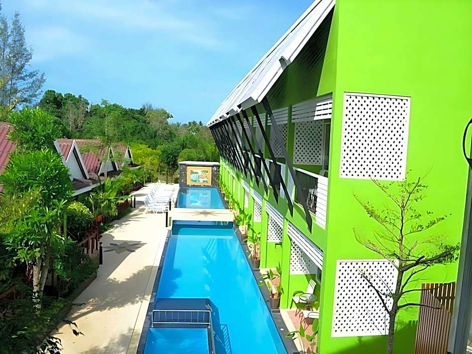 Khaolak C-nior Bungalows
