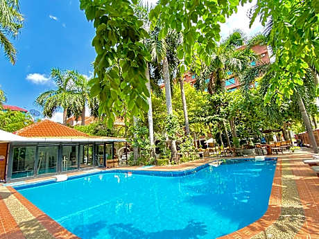 E-outfitting Golden Country Hotel