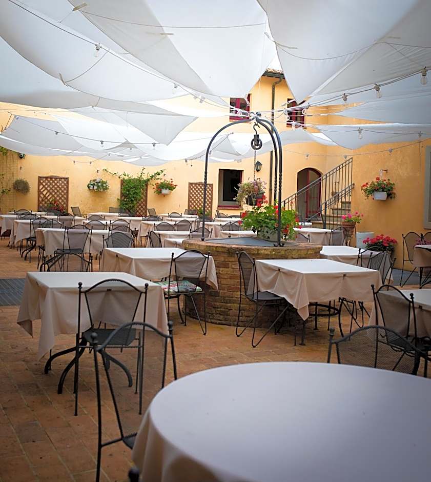 Hotel Casolare Le Terre Rosse