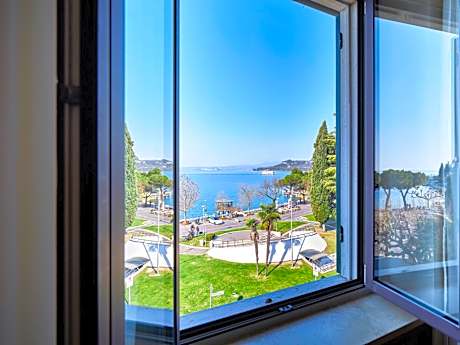 Family Room with Lake View