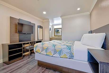 1 King Bed | Suite, Nsmk, Micfridge, Sofa-Bed