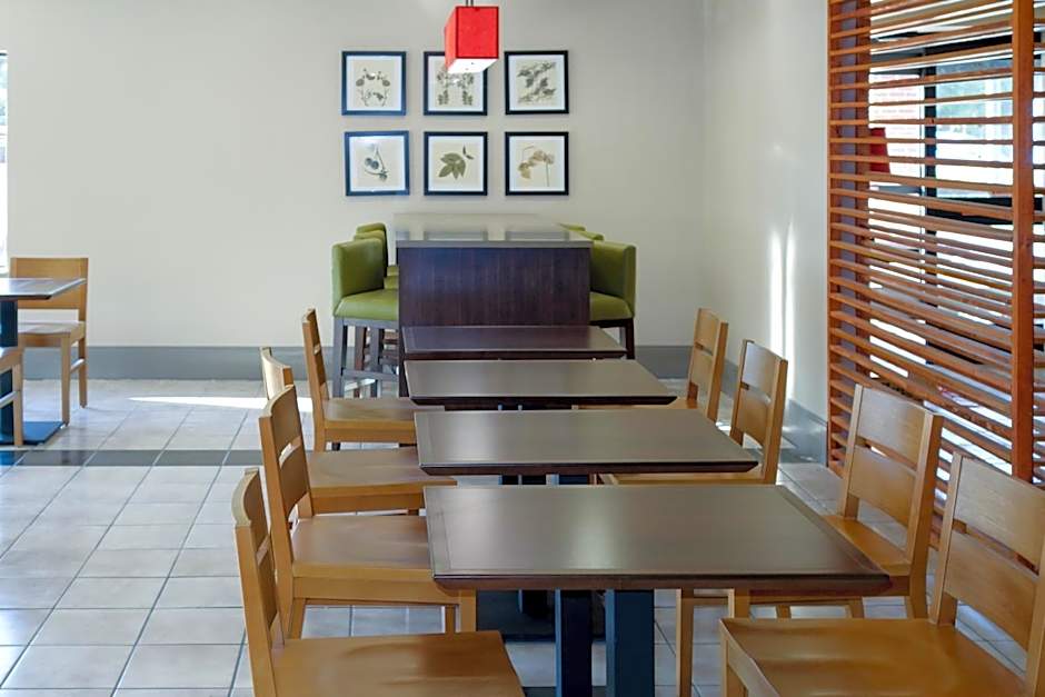 Country Inn & Suites by Radisson, Dahlgren-King George, VA