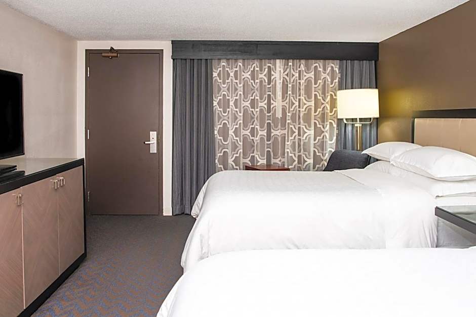 Sheraton Minneapolis West Hotel
