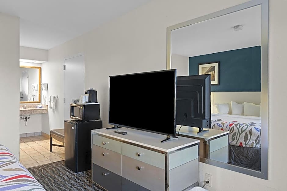 Garnet Inn & Suites, Morehead City near Atlantic Beach 