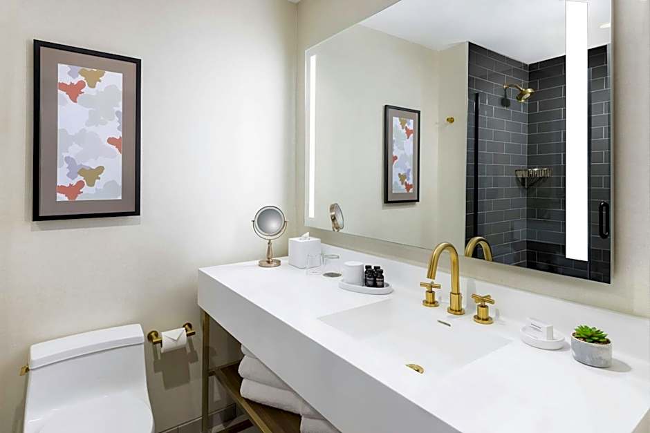 THE MC, AUTOGRAPH COLLECTION