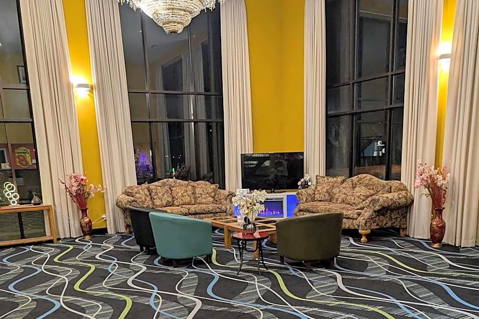 Super 8 by Wyndham Staunton