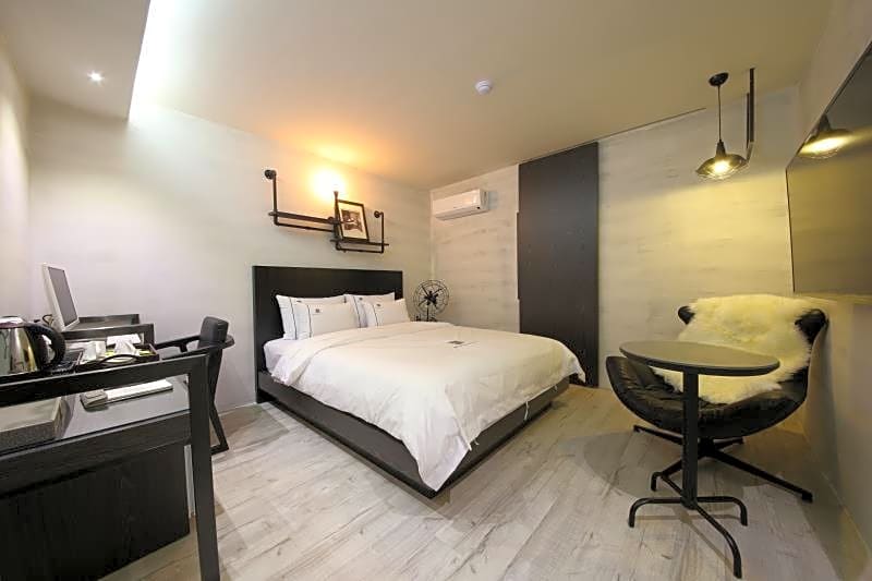 Avenue Hotel