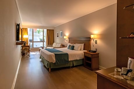 Deluxe King Room with Hydro