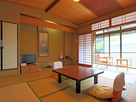 Japanese-Style Quadruple Room