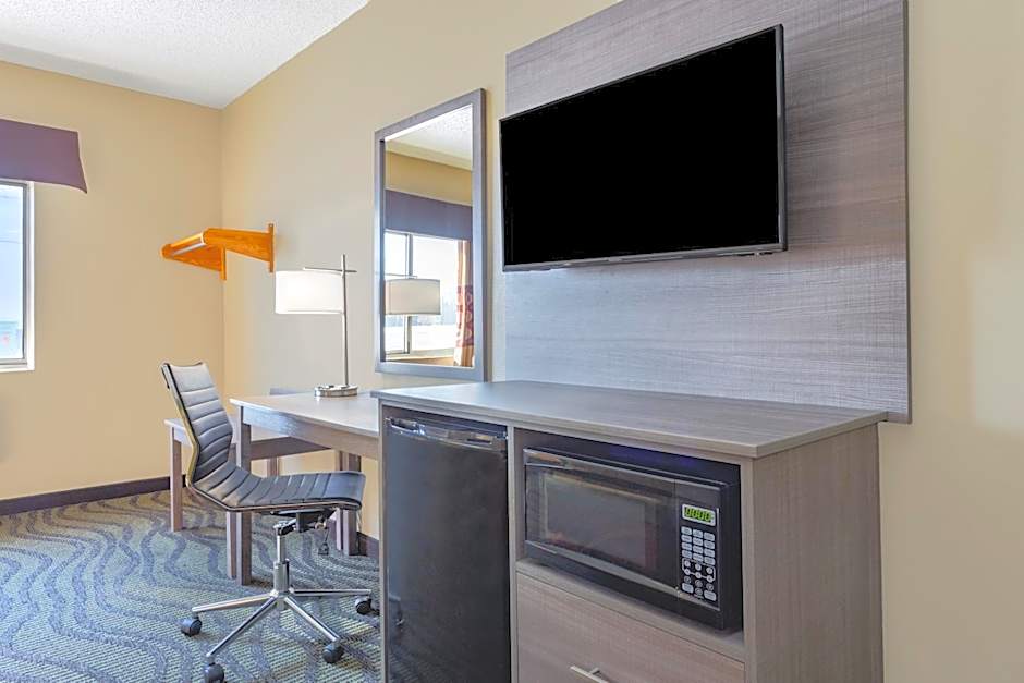 Super 8 by Wyndham Kokomo