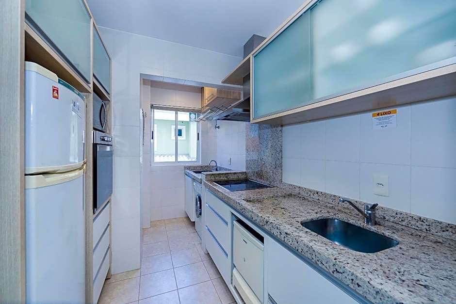 Porto Canoas 203 - Aconchegante apartamento em Bombas - Acomoda 4 pessoas - À poucos metros da praia - (Consultar serviços de roupa de cama e banho)