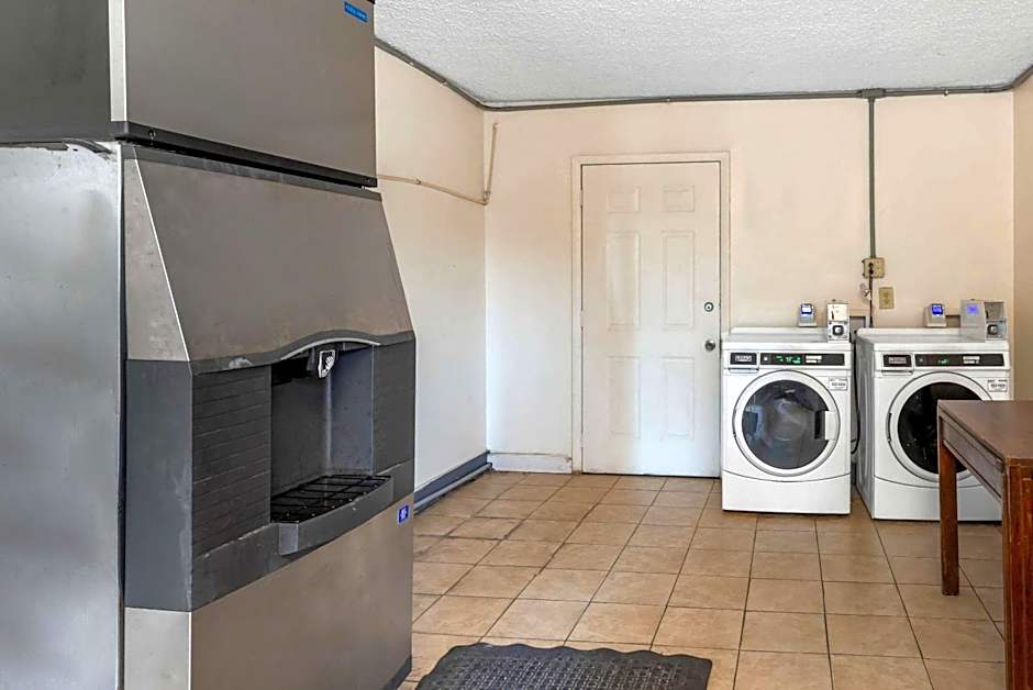 Rodeway Inn Colonial Heights I-95