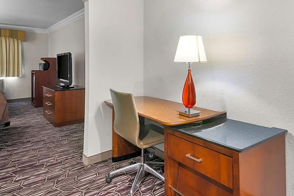 SureStay Plus by Best Western Benbrook Fort Worth