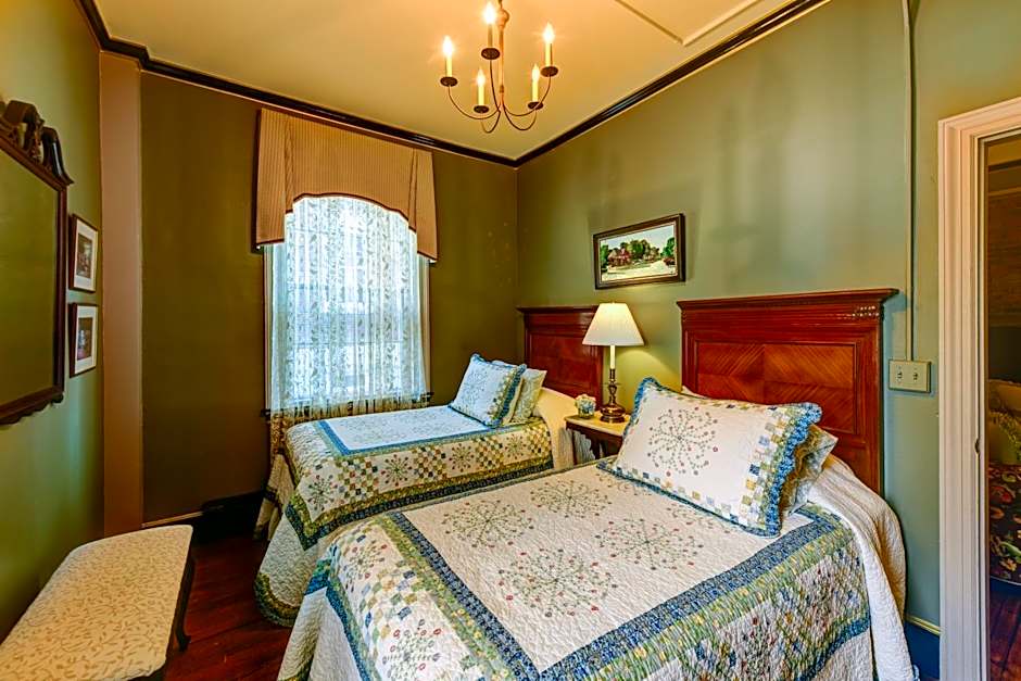 Inn by the Bandstand a Boutique Hotel
