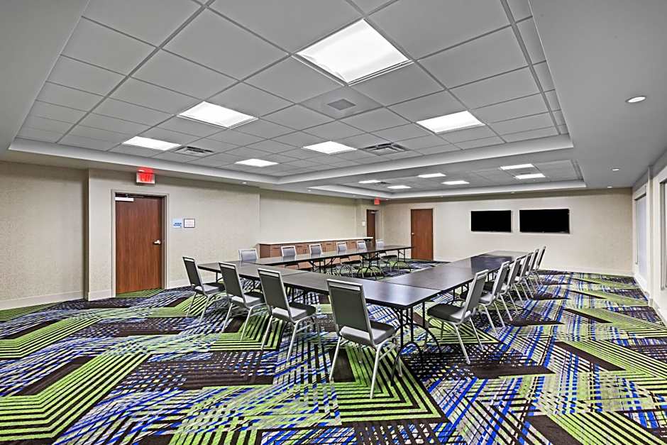 Holiday Inn Express and Suites Chanute By IHG
