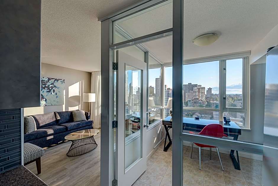 Carmana Hotel & Suites