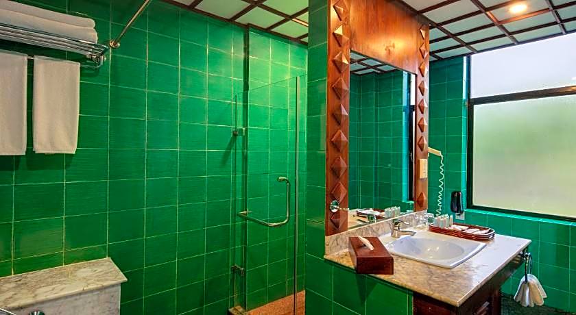 Earl's Regency Hotel